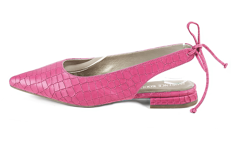 Fuschia pink women's slingback shoes. Pointed toe. Flat flare heels. Profile view - Florence KOOIJMAN